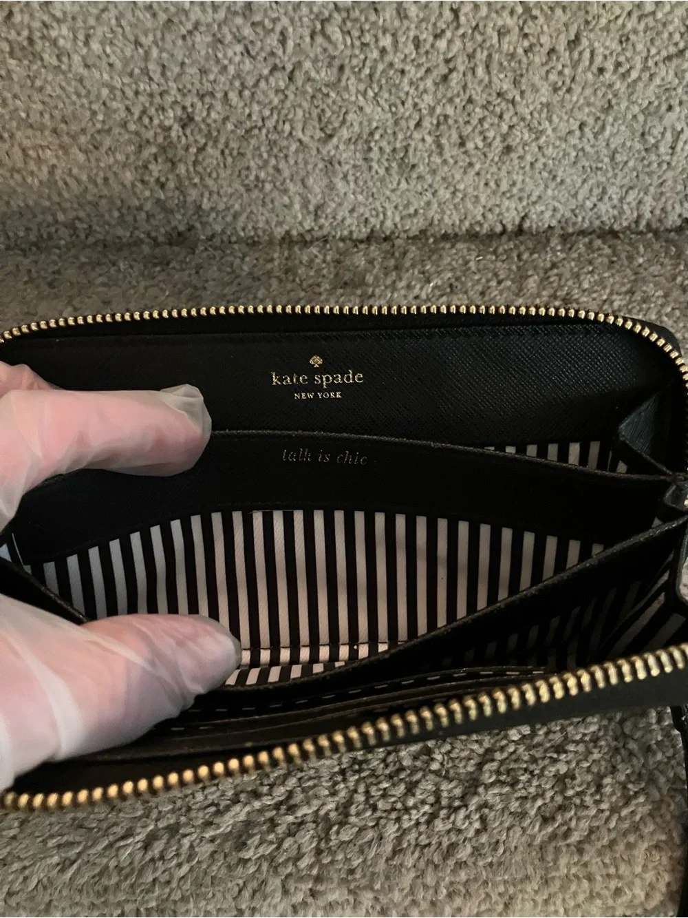 EXCELLENT CONDITION! KATE SPADE CEDAR STREET “TALK IS CHIC” ZIP AROUND WRISTLET